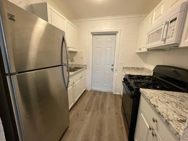 4365 Osceola Road Titusville, FL 32780 - Photo 2 of 15 Kitchen