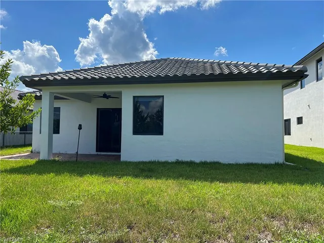 a view of a kitchen with a tub
