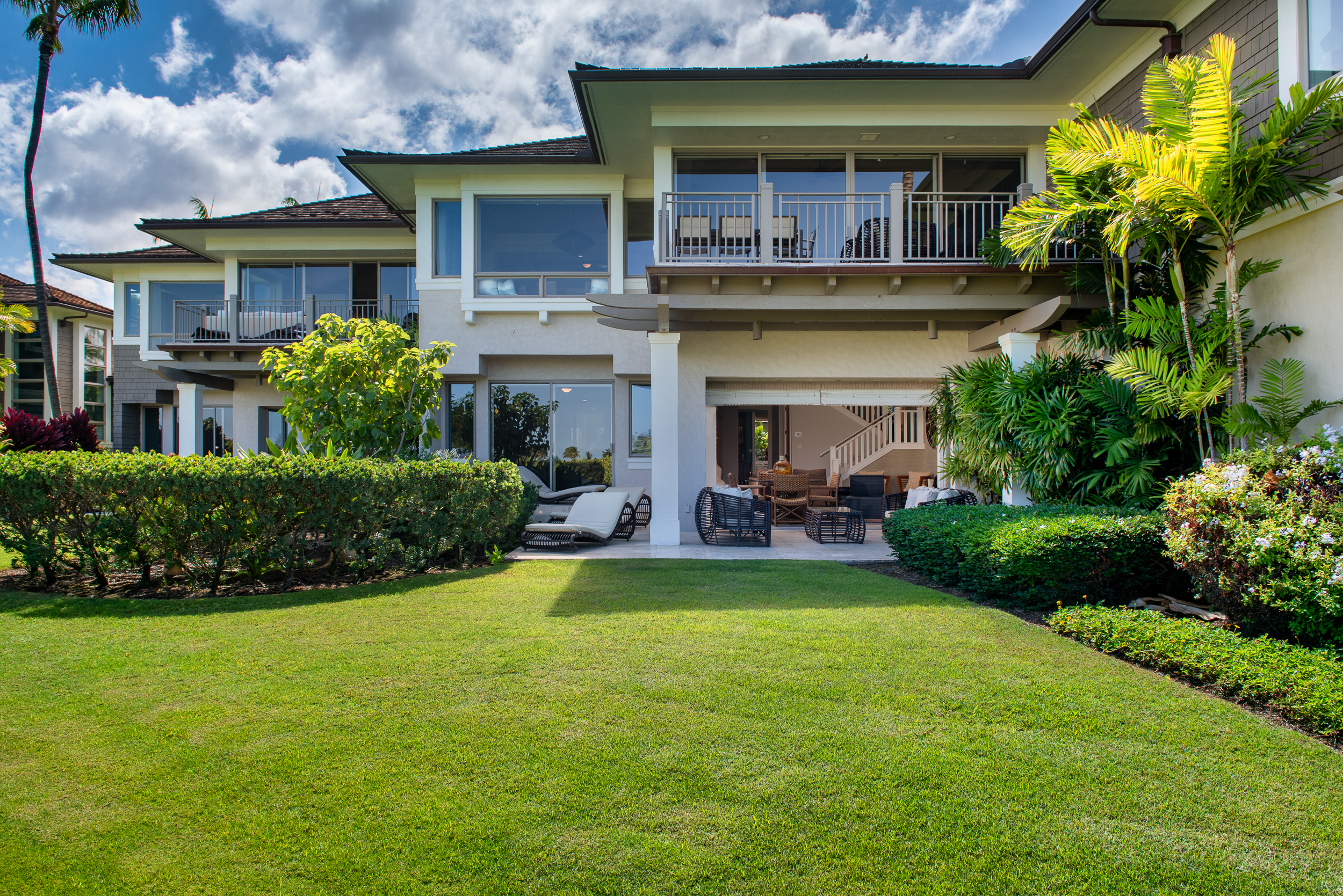 72-140 Waiulu Street, Unit 140B Kailua-Kona, HI 96740 - Photo 20 of 21 a view of a building with a garden