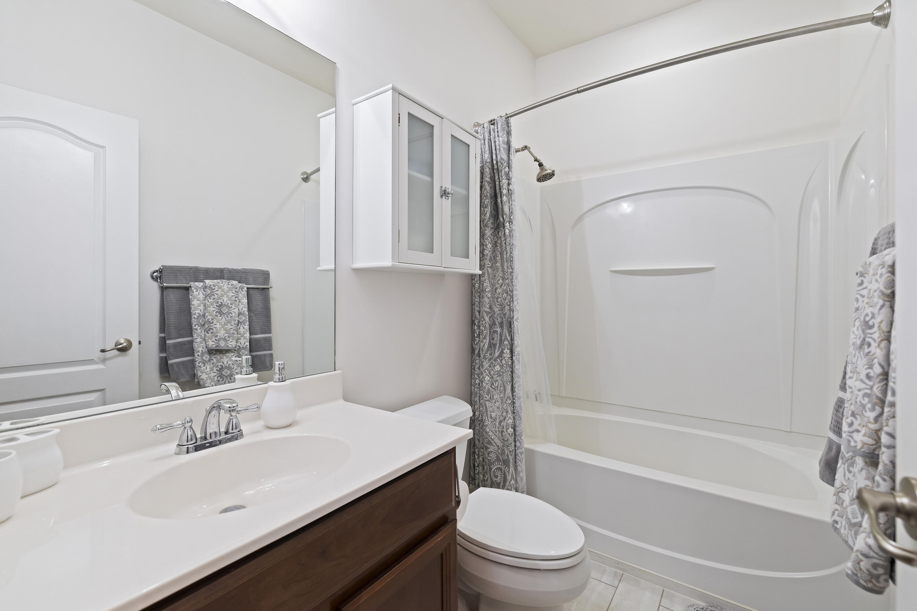 1772 Tennyson Row Mount Pleasant, SC 29466 - Photo 16 of 25 SHARED FULL BATH (2ND LEVEL)