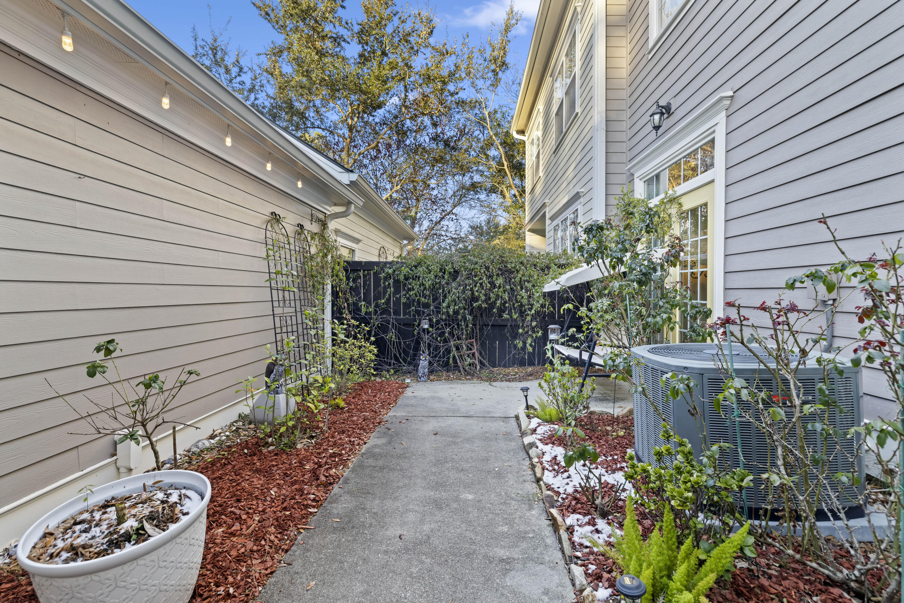 1772 Tennyson Row Mount Pleasant, SC 29466 - Photo 21 of 25 PRIVATE COURTYARD