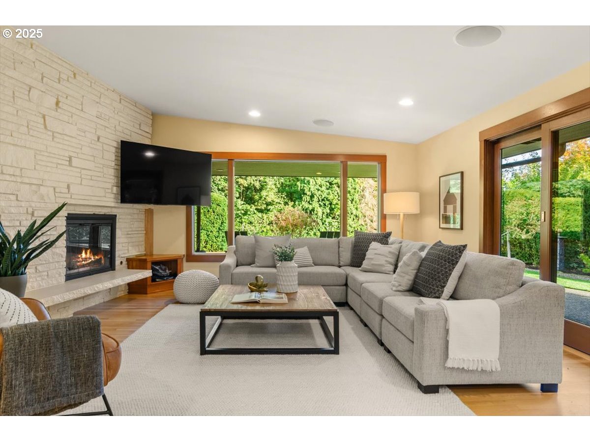 2628 Southwest Patton Court Portland, OR 97201 - Photo 14 of 36 Family Room