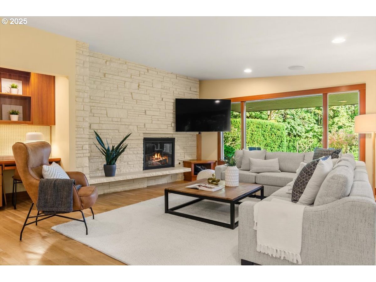 2628 Southwest Patton Court Portland, OR 97201 - Photo 15 of 36 Family Room