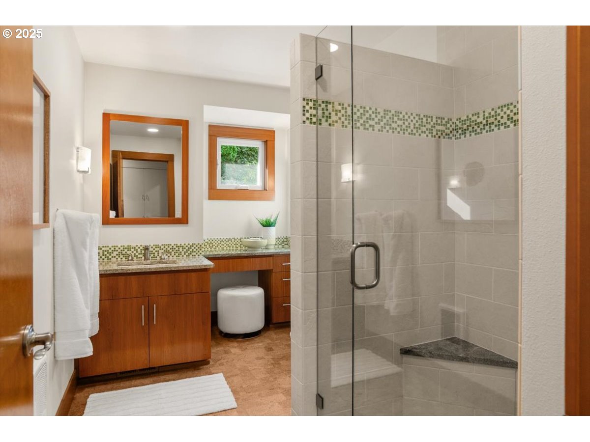 2628 Southwest Patton Court Portland, OR 97201 - Photo 24 of 36 Bathroom