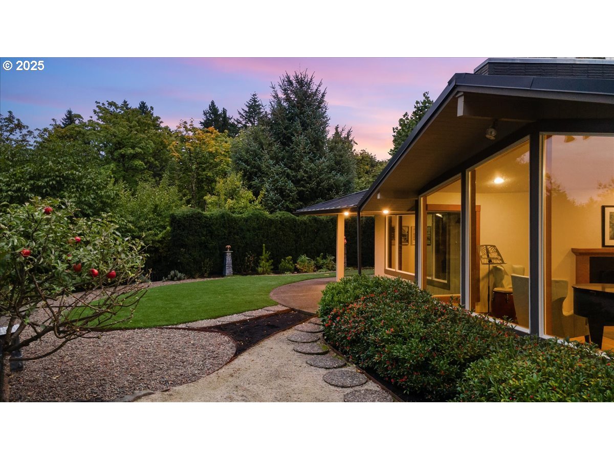 2628 Southwest Patton Court Portland, OR 97201 - Photo 28 of 36 Gallery Image 28