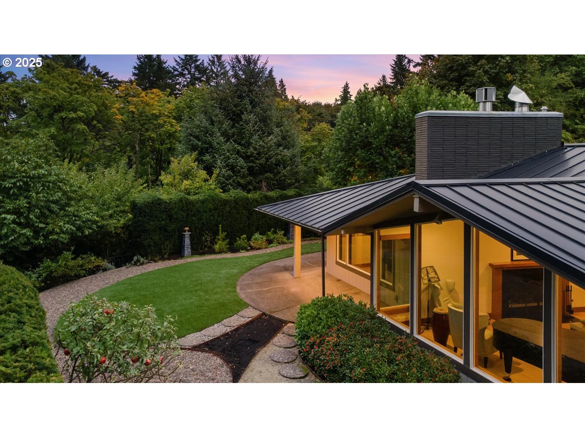 2628 Southwest Patton Court Portland, OR 97201 - Photo 32 of 36 Gallery Image 32