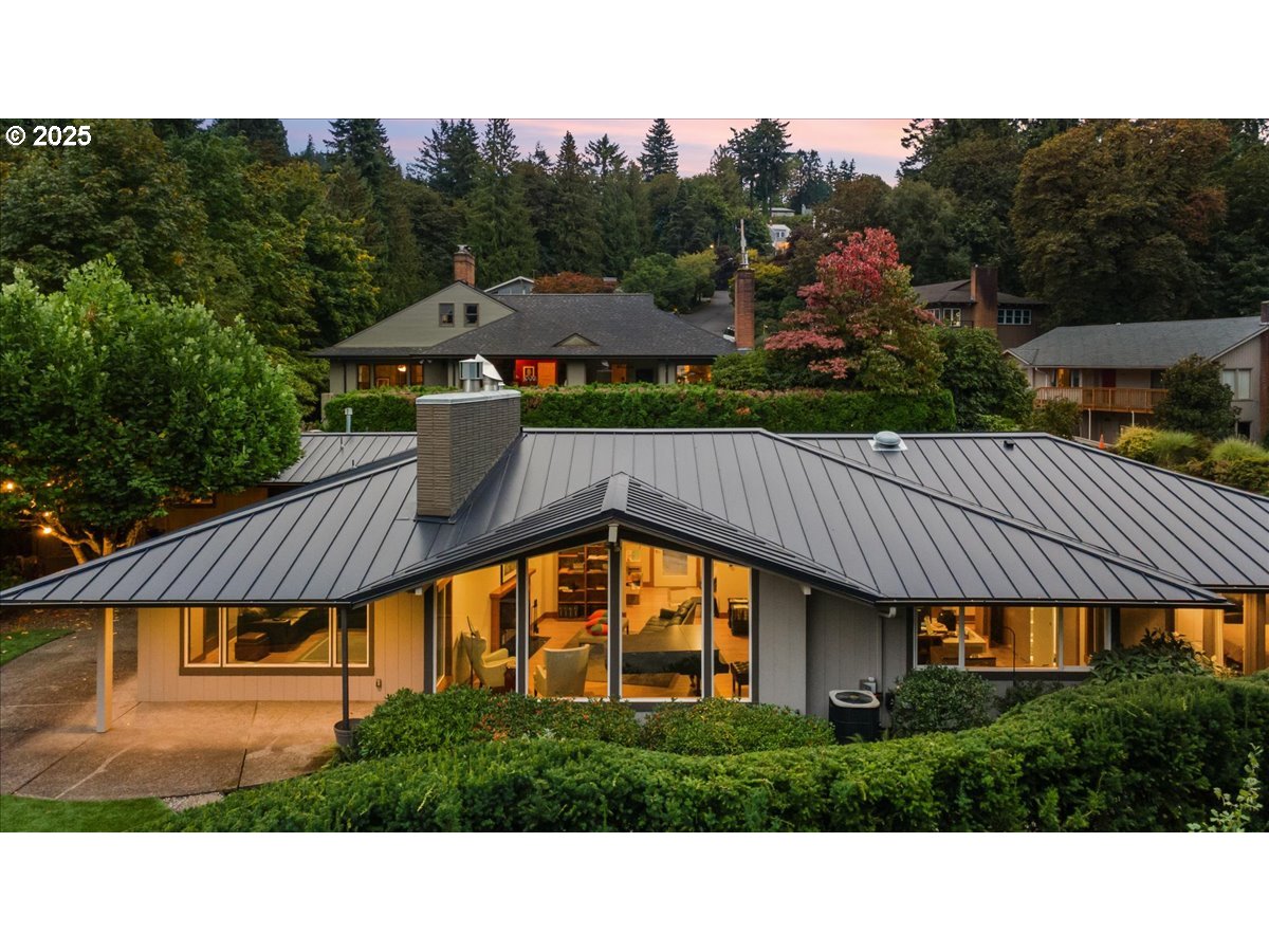 2628 Southwest Patton Court Portland, OR 97201 - Photo 34 of 36 Gallery Image 34