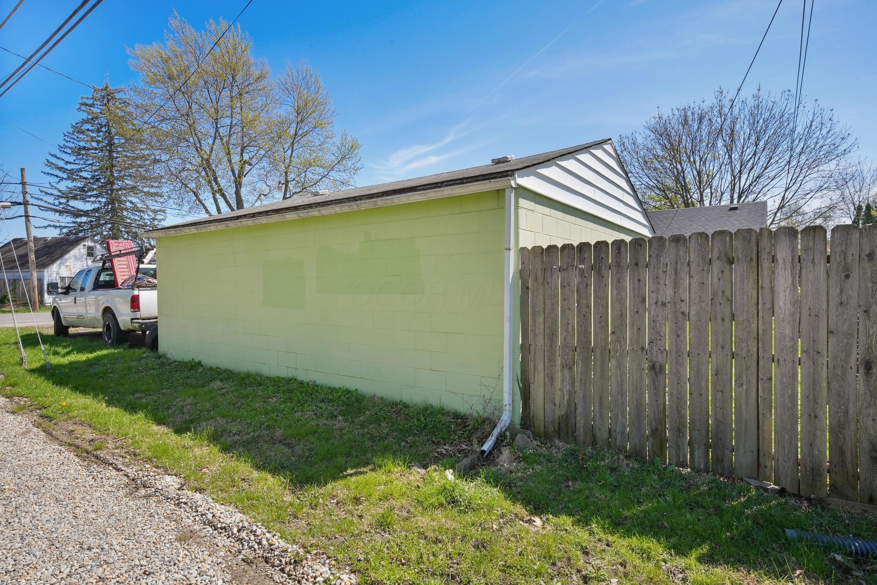 1766 Ferris Road Columbus, OH 43224 - Photo 35 of 40