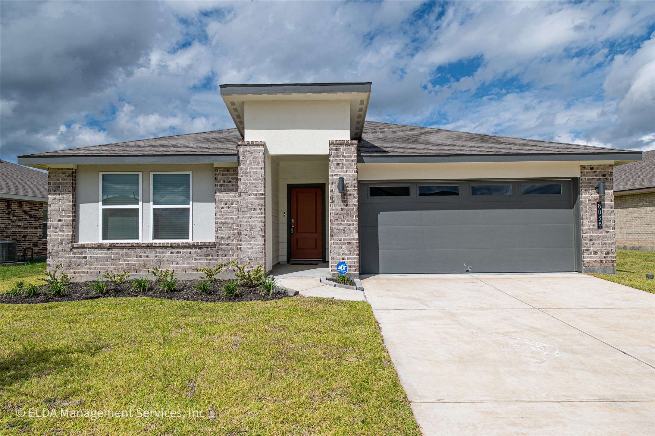 8038 Brahman Lane Rosharon, TX 77583 - Photo 3 of 24