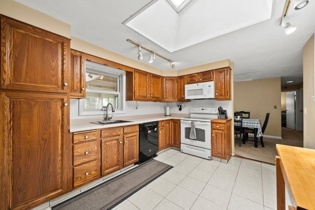 6 Antrim Road Peabody, MA 01960 - Photo 8 of 40
