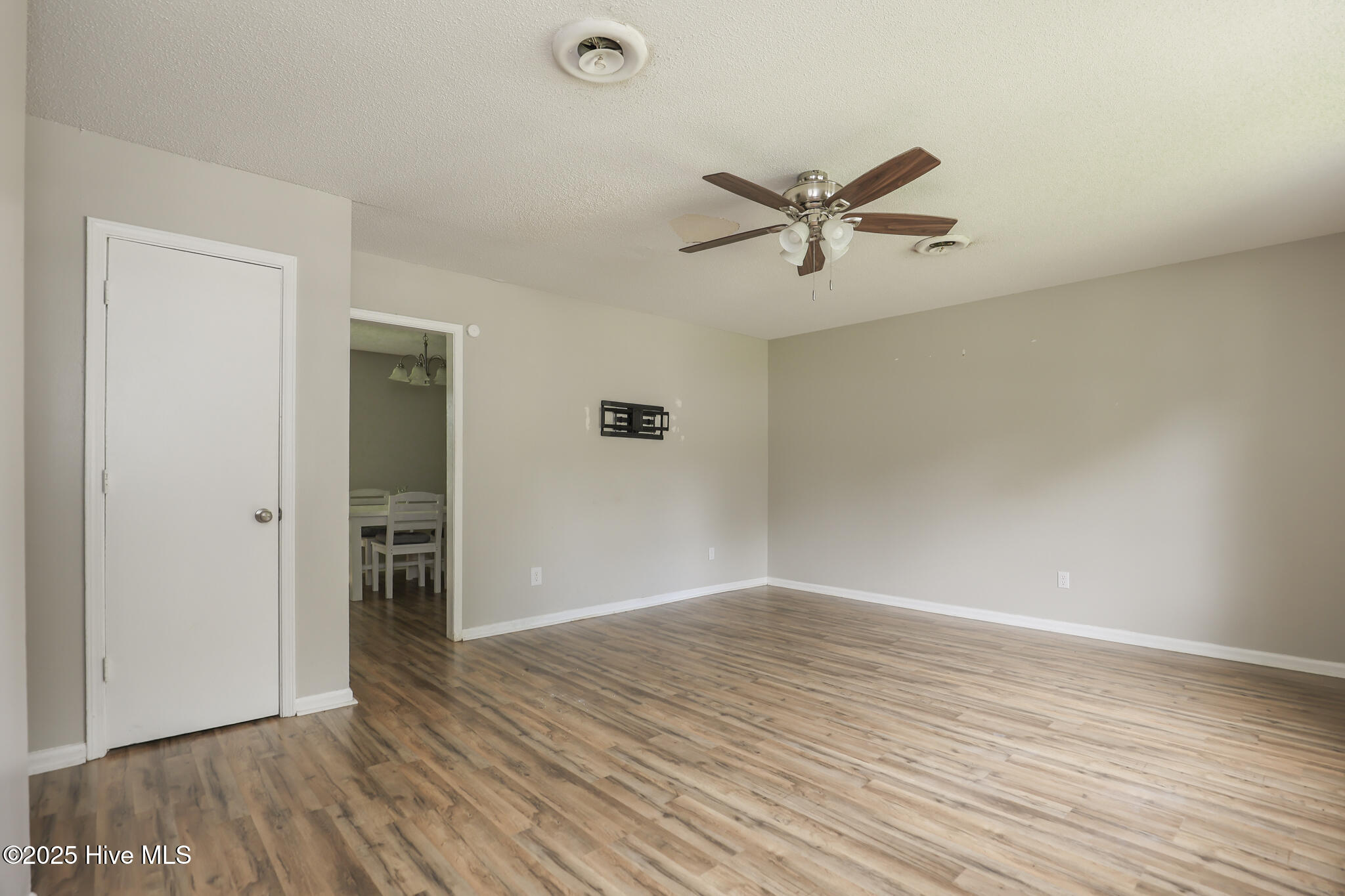 408 Sterling Road Jacksonville, NC 28546 - Photo 4 of 25 408 Sterling-21
