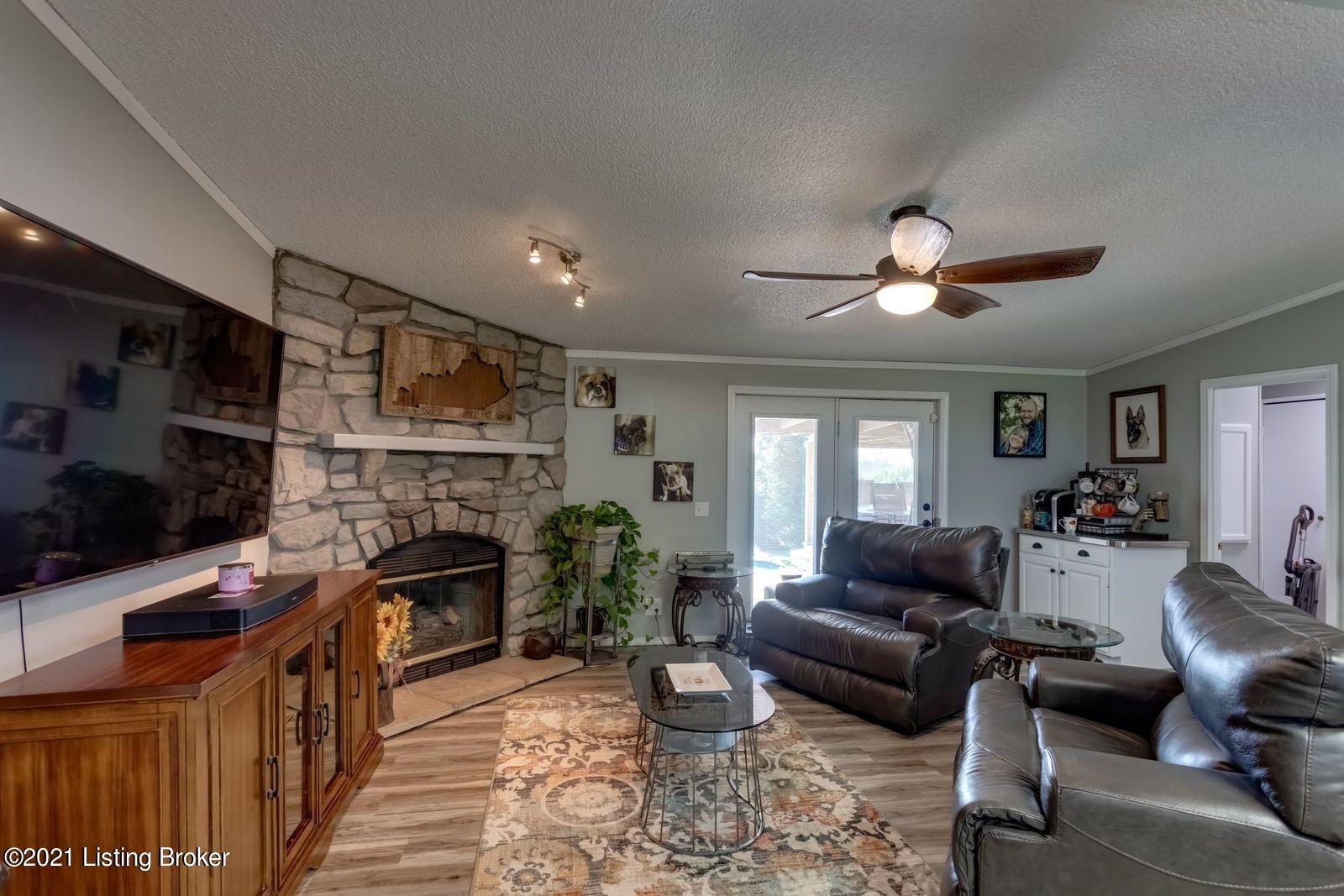 1105 Colonel Cox Road South, Unit S Coxs Creek, KY 40013 - Photo 21 of 49 fireplace