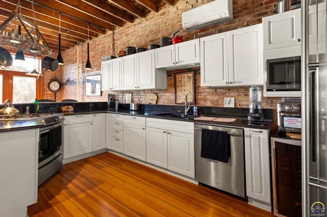 $289,000 | 110 West 5th Street, Holton, KS 66436