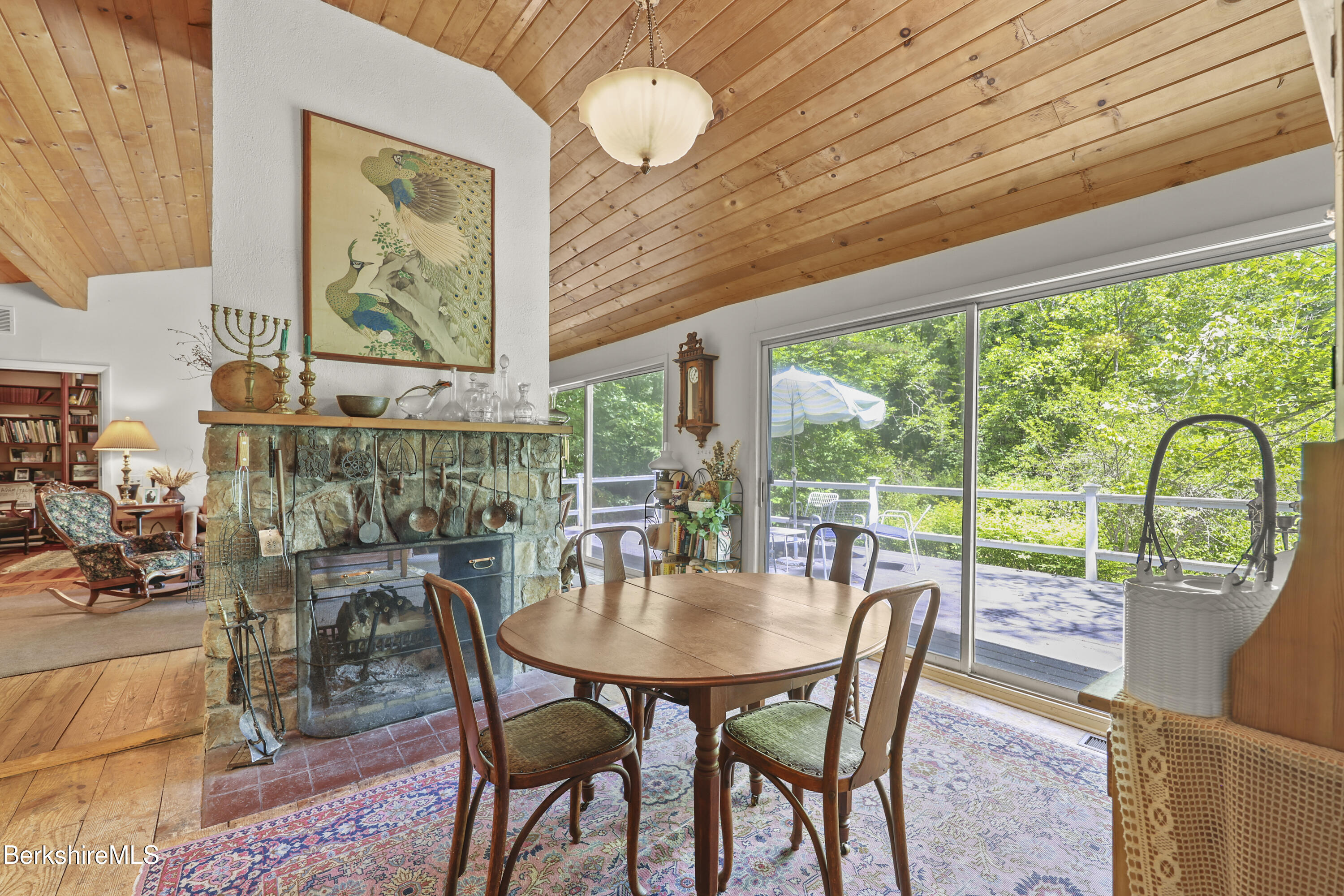 19 Sackman Way Monterey, MA 01230 - Photo 9 of 40 Dining room