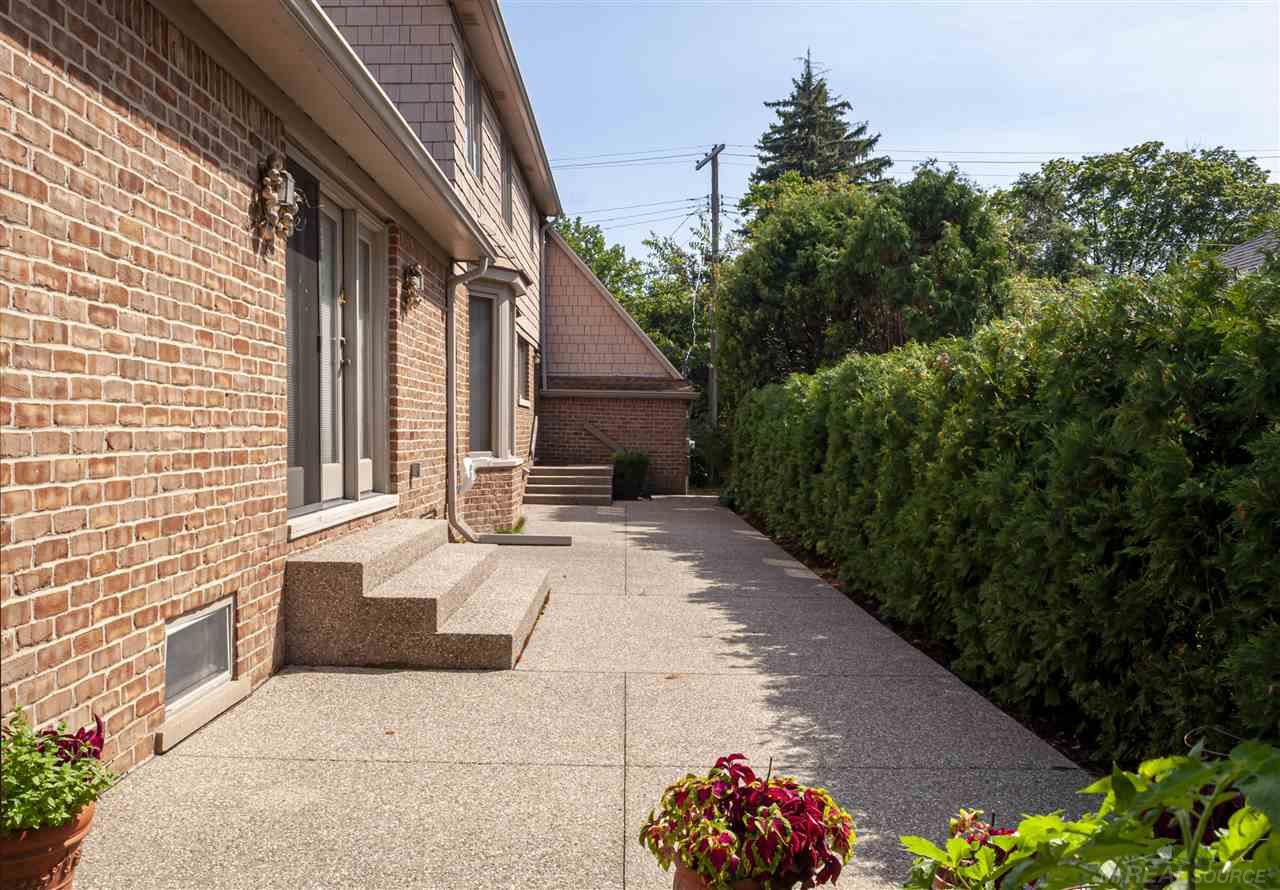 987 Lake Shore Road Grosse Pointe Shores, MI 48236 - Photo 48 of 54