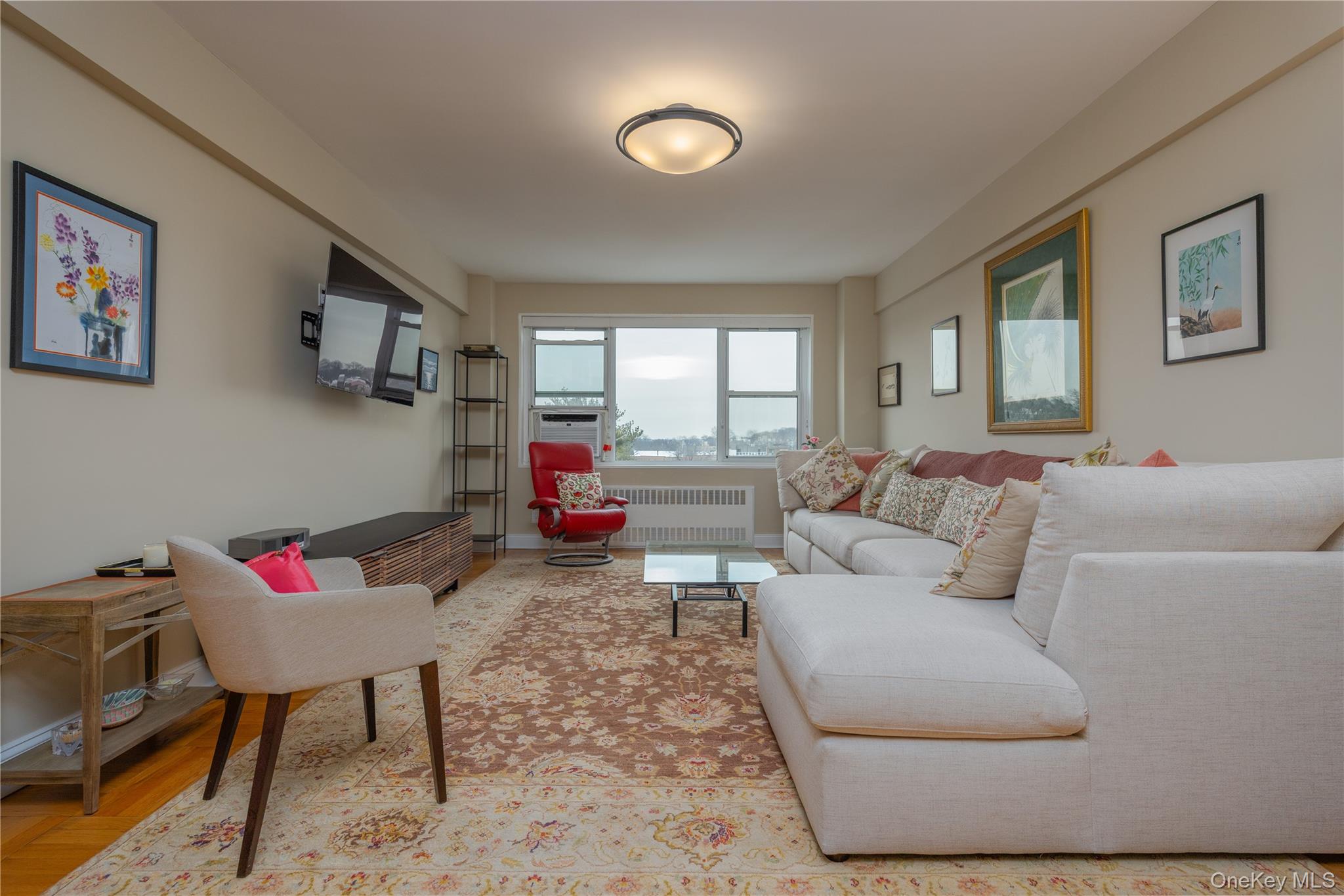 900 Palmer Road, Unit 9J Bronxville, NY 10708 - Photo 6 of 14 a living room with furniture