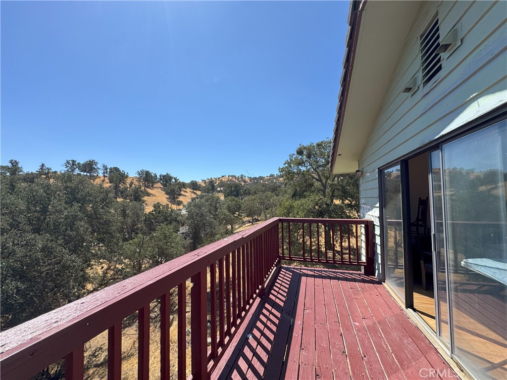 18720 Wingfoot Place Tehachapi, CA 93561 - Photo 15 of 26 a balcony with wooden floor and fence