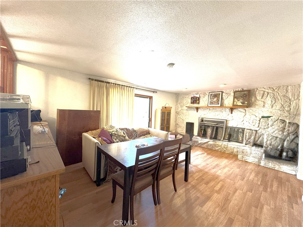 18720 Wingfoot Place Tehachapi, CA 93561 - Photo 5 of 26 a living room with stainless steel appliances furniture a rug and a kitchen view