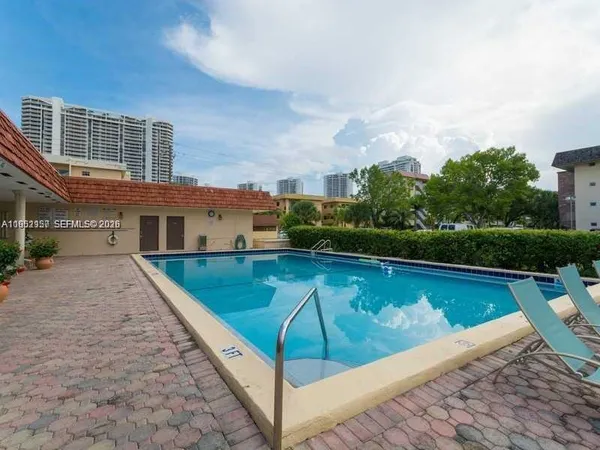 $1,990 | 3551 Northeast 169th Street, Unit 411, North Miami Beach, FL 33160