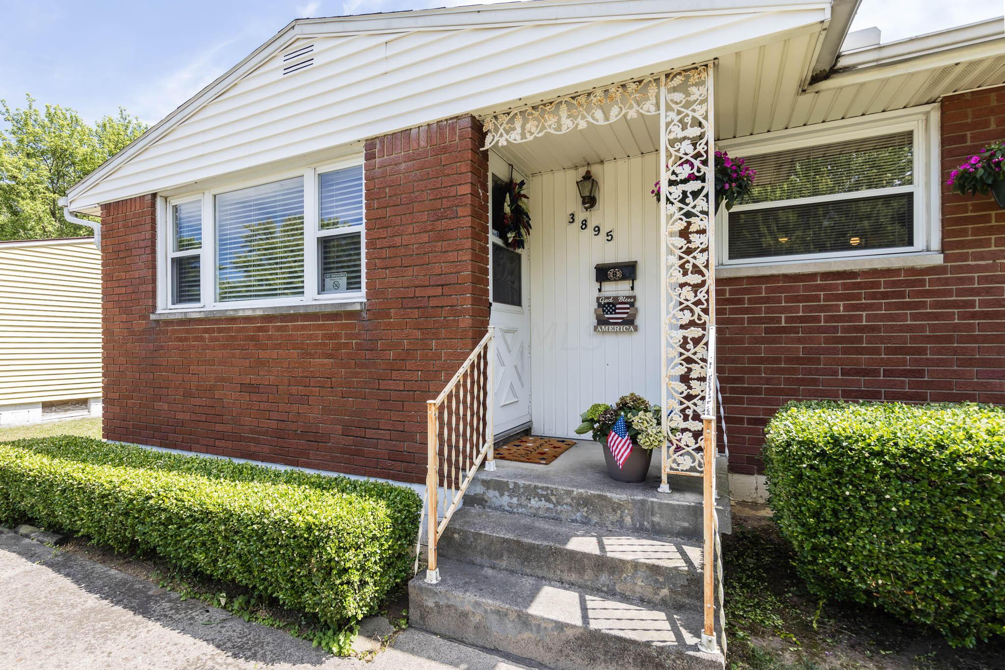 3895 Eakin Road Columbus, OH 43228 - Photo 3 of 27 3895 Eakin Rd