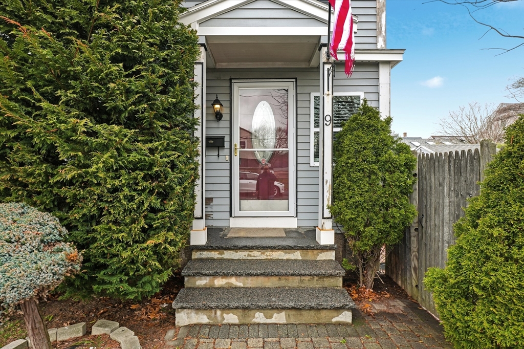 9 Saunders Road Lynn, MA 01904 - Photo 3 of 40 Gallery Image 3