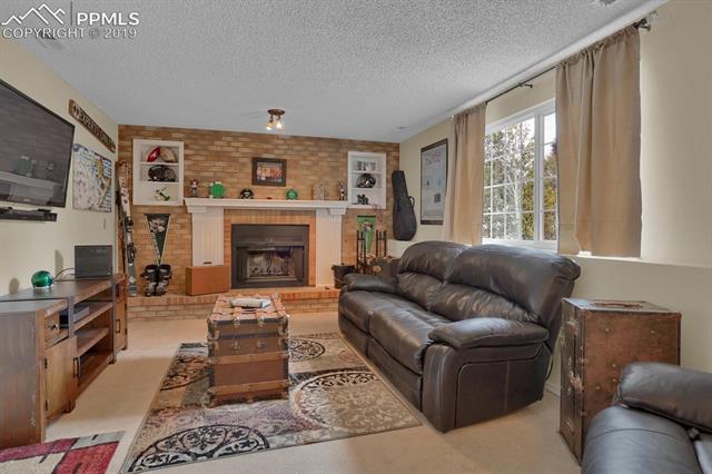 5418 Pinon Valley Road Colorado Springs, CO 80919 - Photo 9 of 29 Gallery Image 9