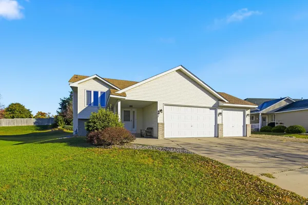 $380,000 | 407 Buffalo Run Road, Buffalo, MN 55313