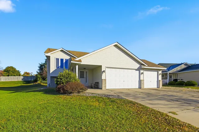 $389,900 | 407 Buffalo Run Road, Buffalo, MN 55313