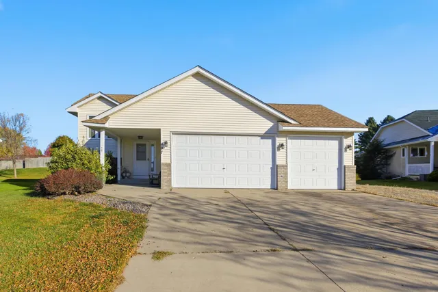 $389,900 | 407 Buffalo Run Road, Buffalo, MN 55313