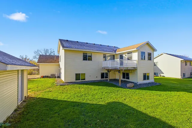 $389,900 | 407 Buffalo Run Road, Buffalo, MN 55313