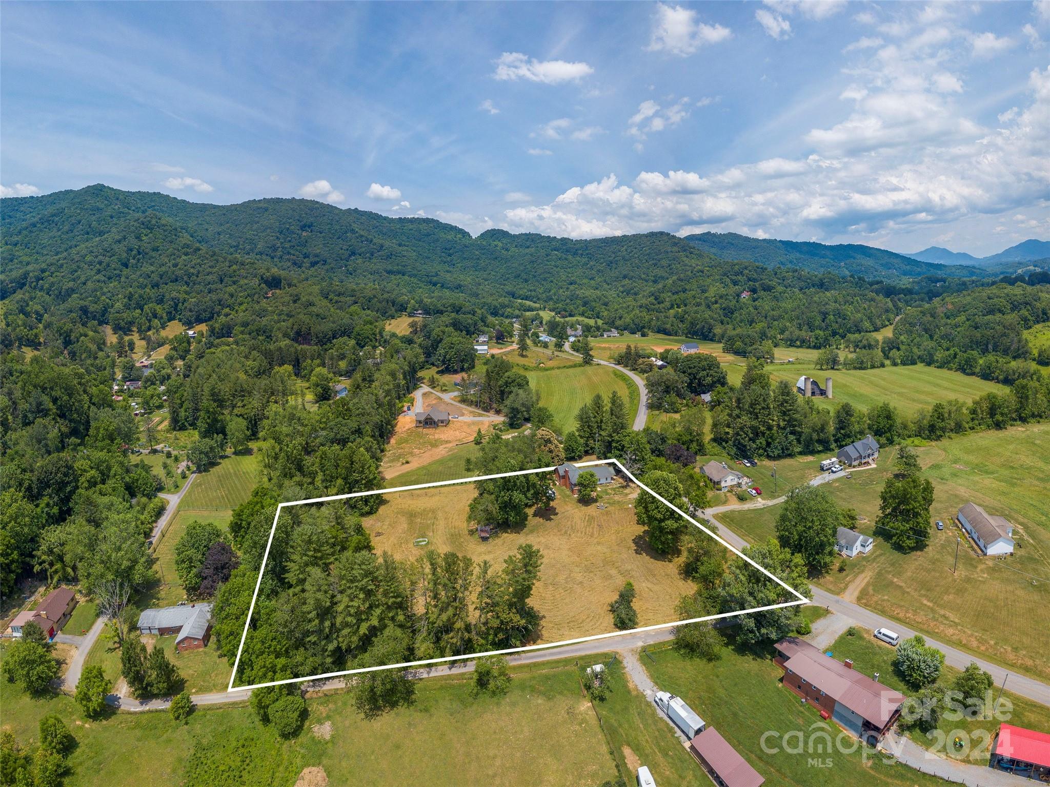 313 Peters Cove Road Waynesville, NC 28786 - Photo 1 of 48 Gallery Image 1