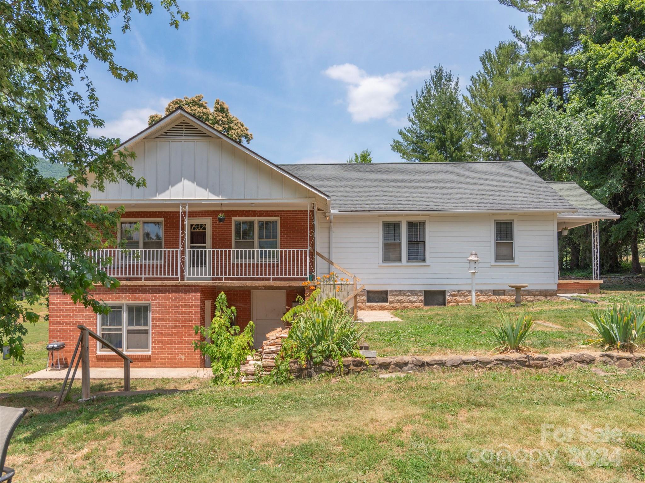 313 Peters Cove Road Waynesville, NC 28786 - Photo 2 of 48 Gallery Image 2