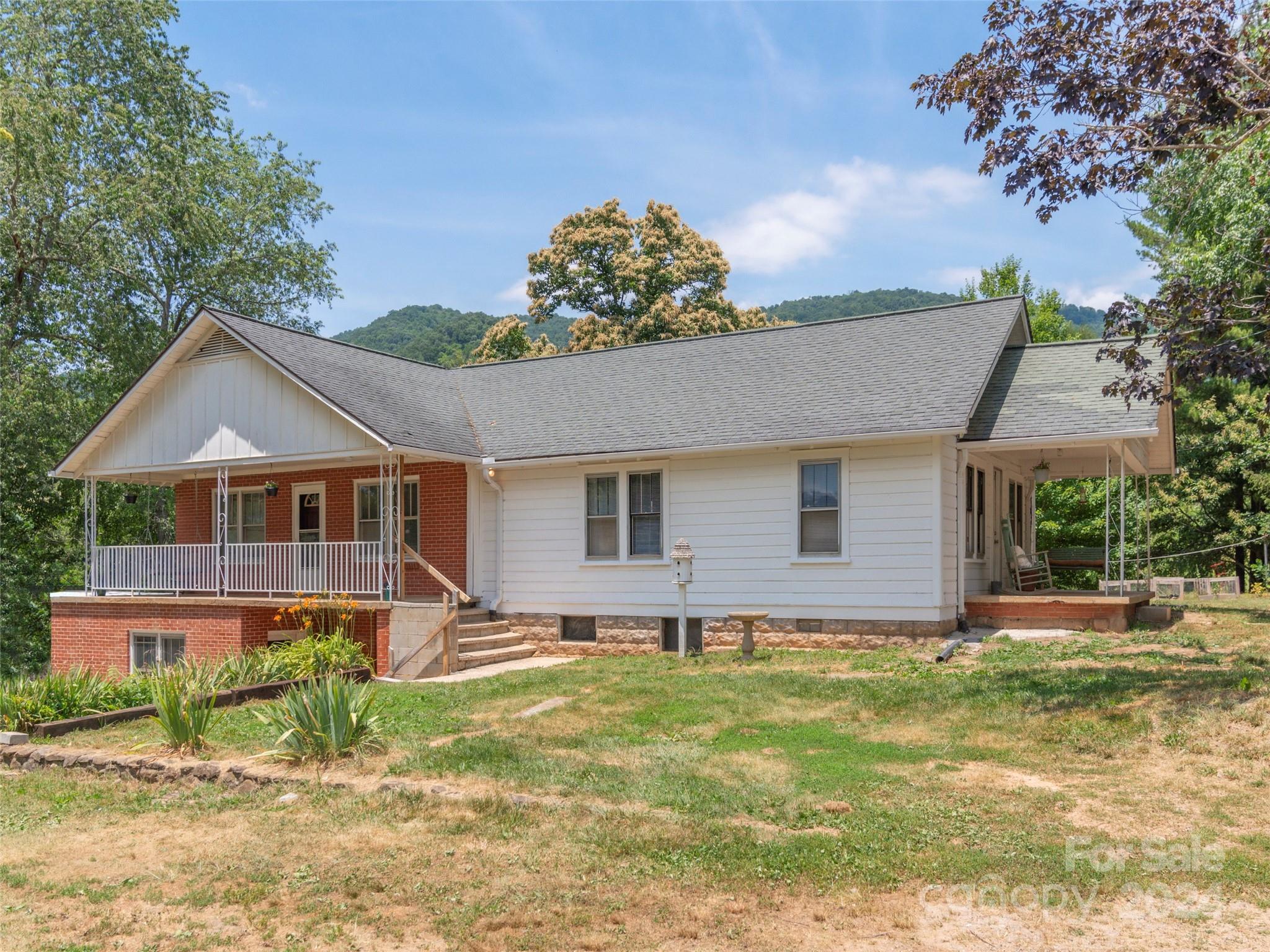 313 Peters Cove Road Waynesville, NC 28786 - Photo 3 of 48 Gallery Image 3