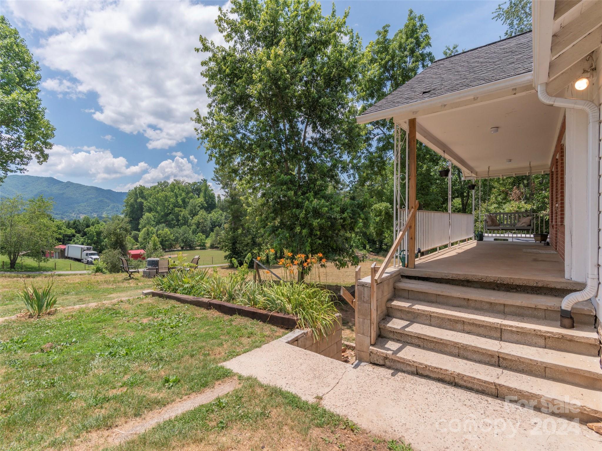 313 Peters Cove Road Waynesville, NC 28786 - Photo 4 of 48 Gallery Image 4