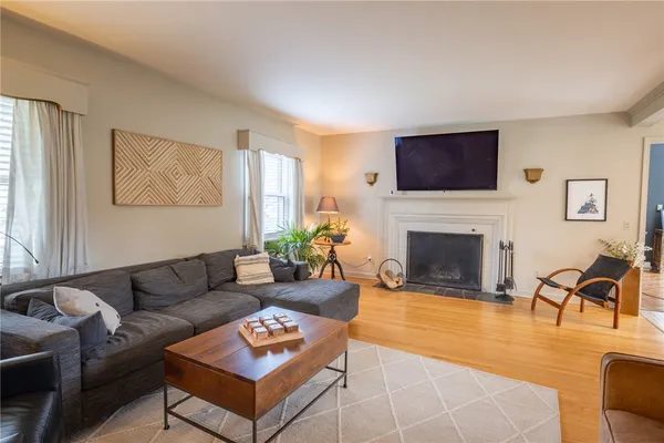 $649,900 | 75 Pickwick Drive, Pittsford, NY 14618