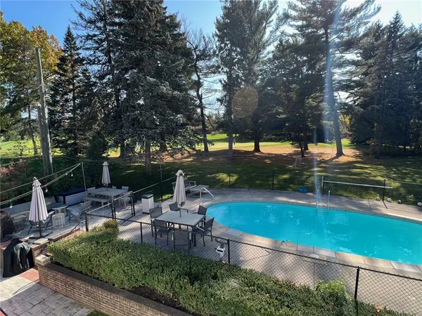 $649,900 | 75 Pickwick Drive, Pittsford, NY 14618