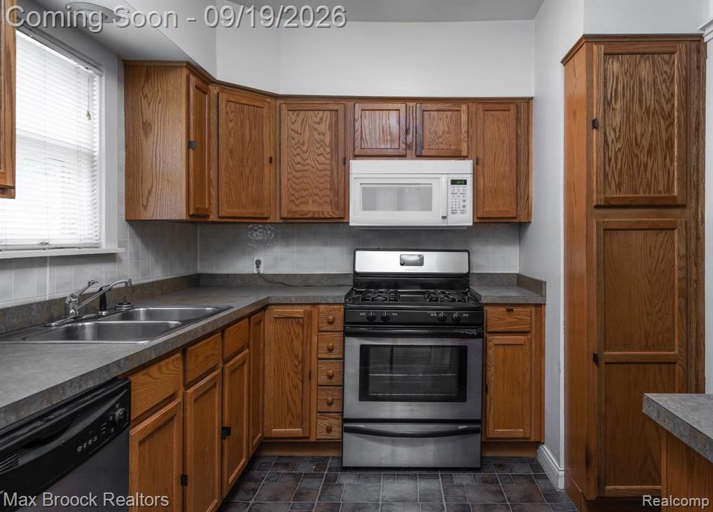 25 Wellesley Drive Pleasant Ridge, MI 48069 - Photo 10 of 42 Gallery Image 10