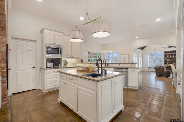 $1,388,000 | 1405 Royal Oak Drive, Tyler, TX 75703