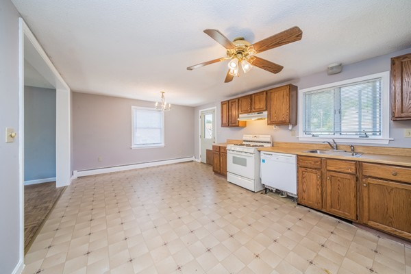 115 Lois Street Springfield, MA 01109 - Photo 10 of 29 Gallery Image 10