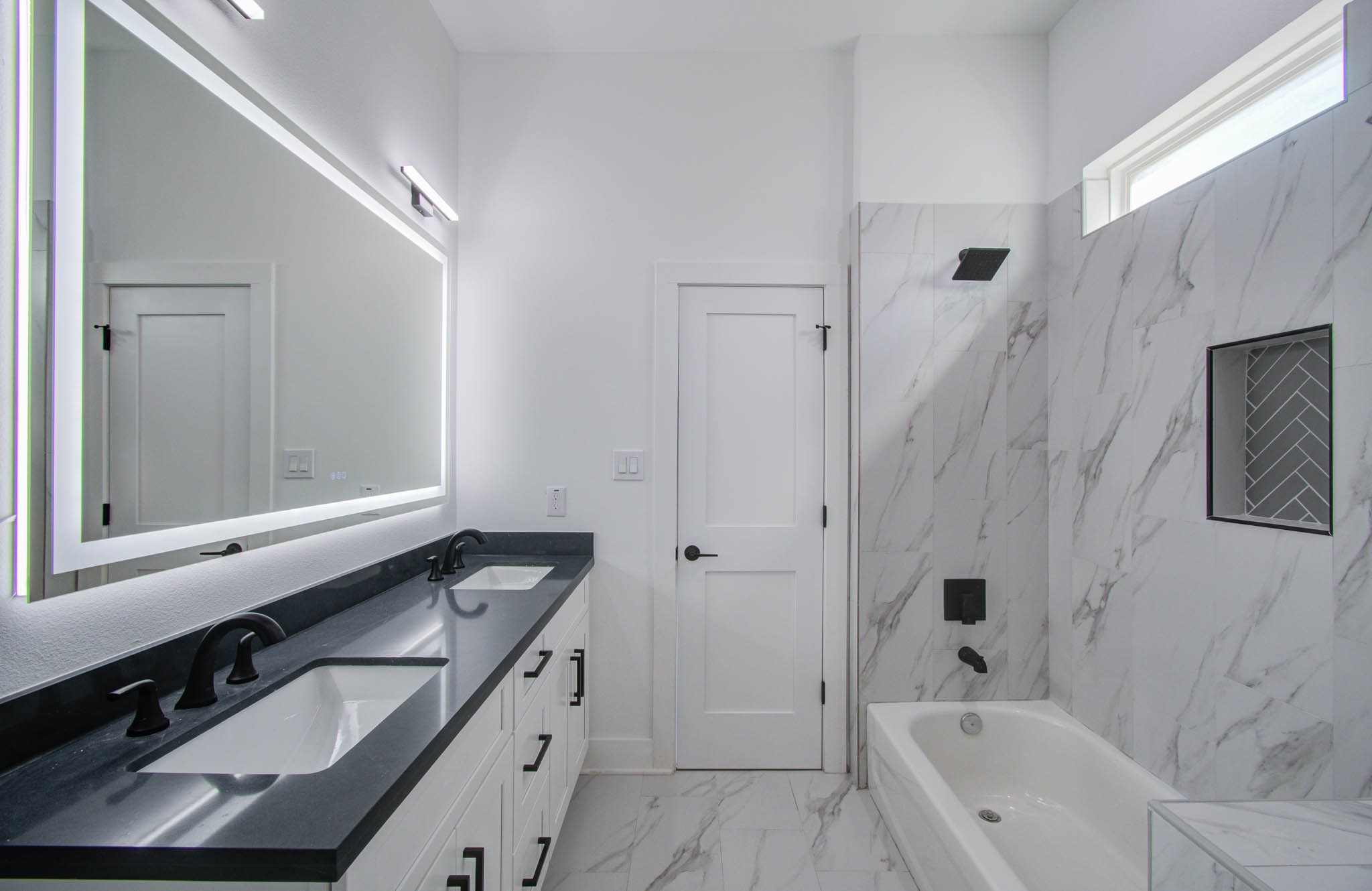3728 Noah Street Houston, TX 77021 - Photo 20 of 23 Secondary bathroom
