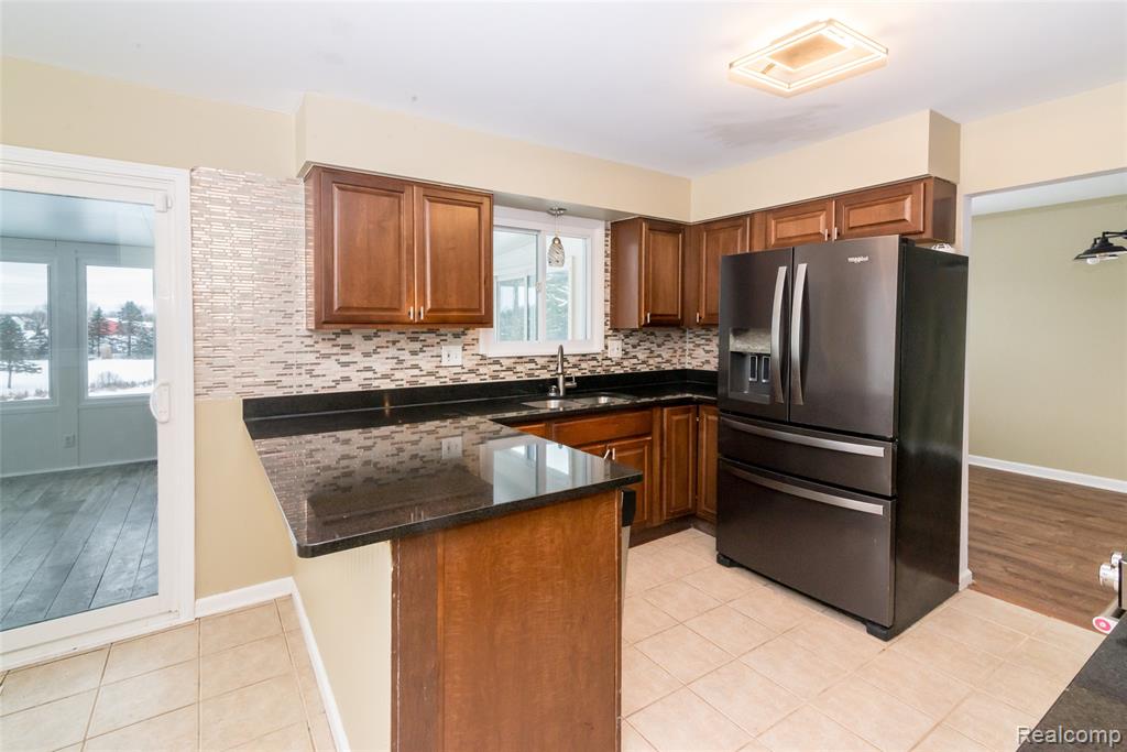 5383 North Henderson Road Davison, MI 48423 - Photo 14 of 24 Gallery Image 14