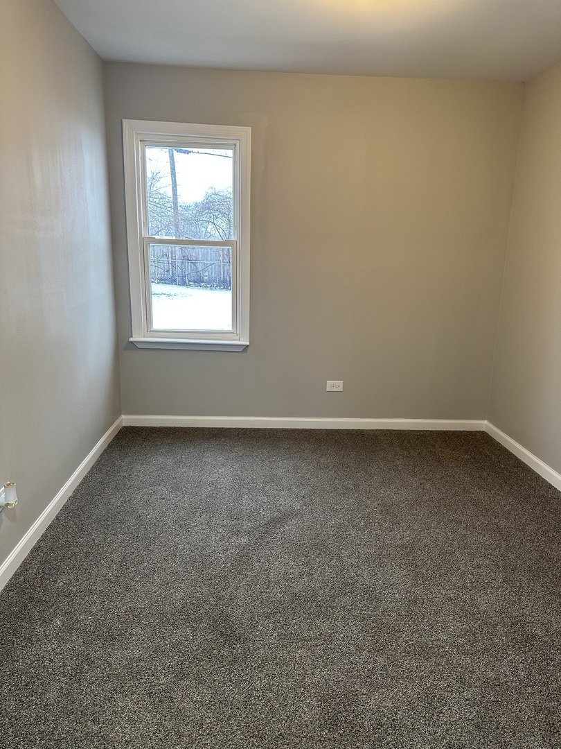 905 Tomahawk Trail Round Lake Heights, IL 60073 - Photo 12 of 15 an empty room with a window