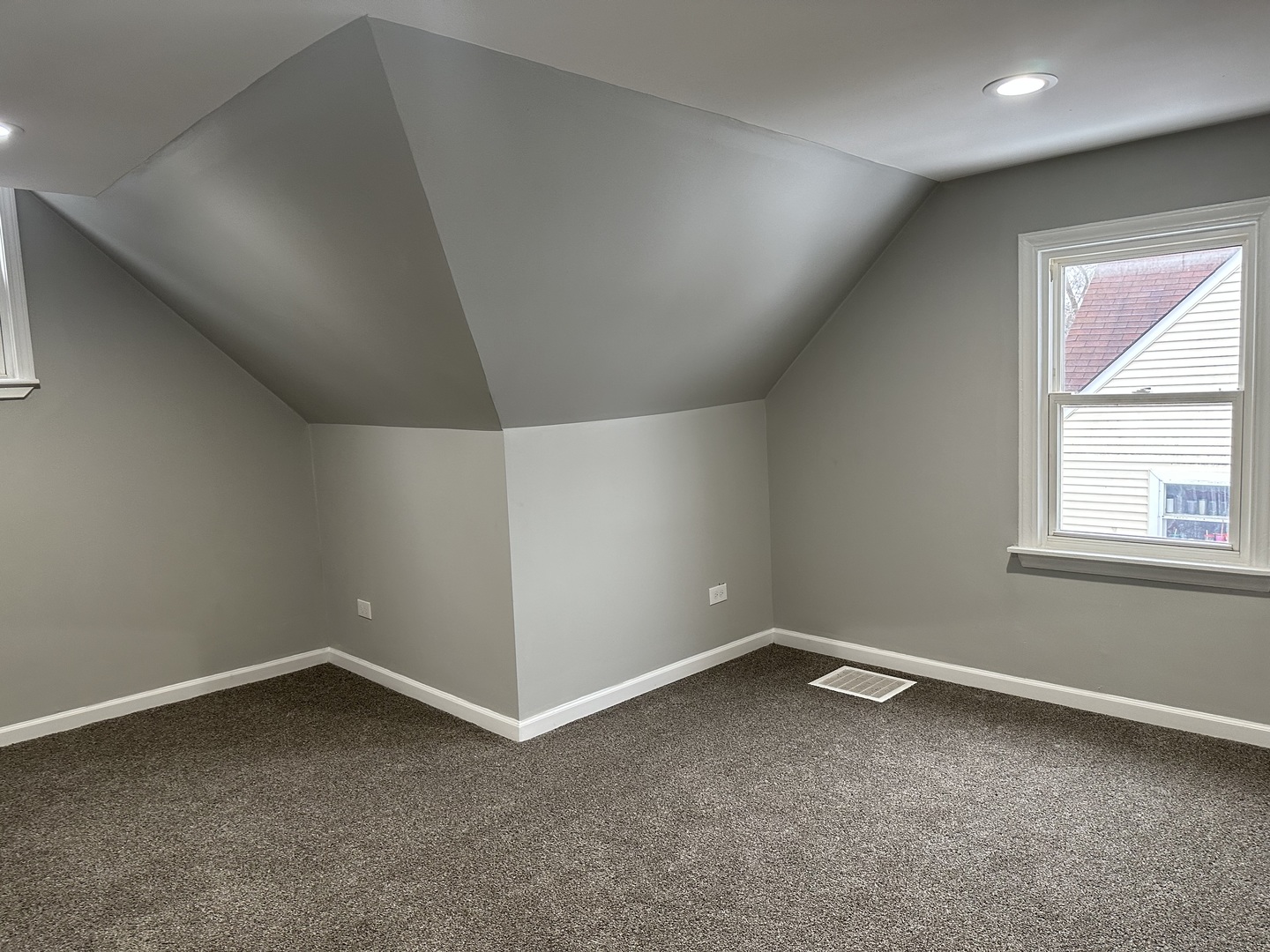 905 Tomahawk Trail Round Lake Heights, IL 60073 - Photo 10 of 15 an empty room with a window
