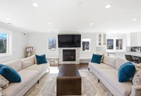 $959,000 | 6802 Church Street, Morton Grove, IL 60053