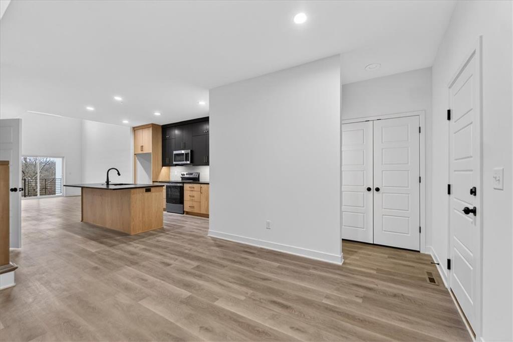 9328 Freedom Street Lenexa, KS 66227 - Photo 4 of 60
