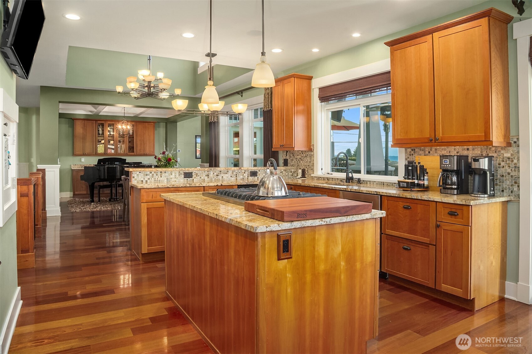 17003 Talbot Road Edmonds, WA 98026 - Photo 11 of 38