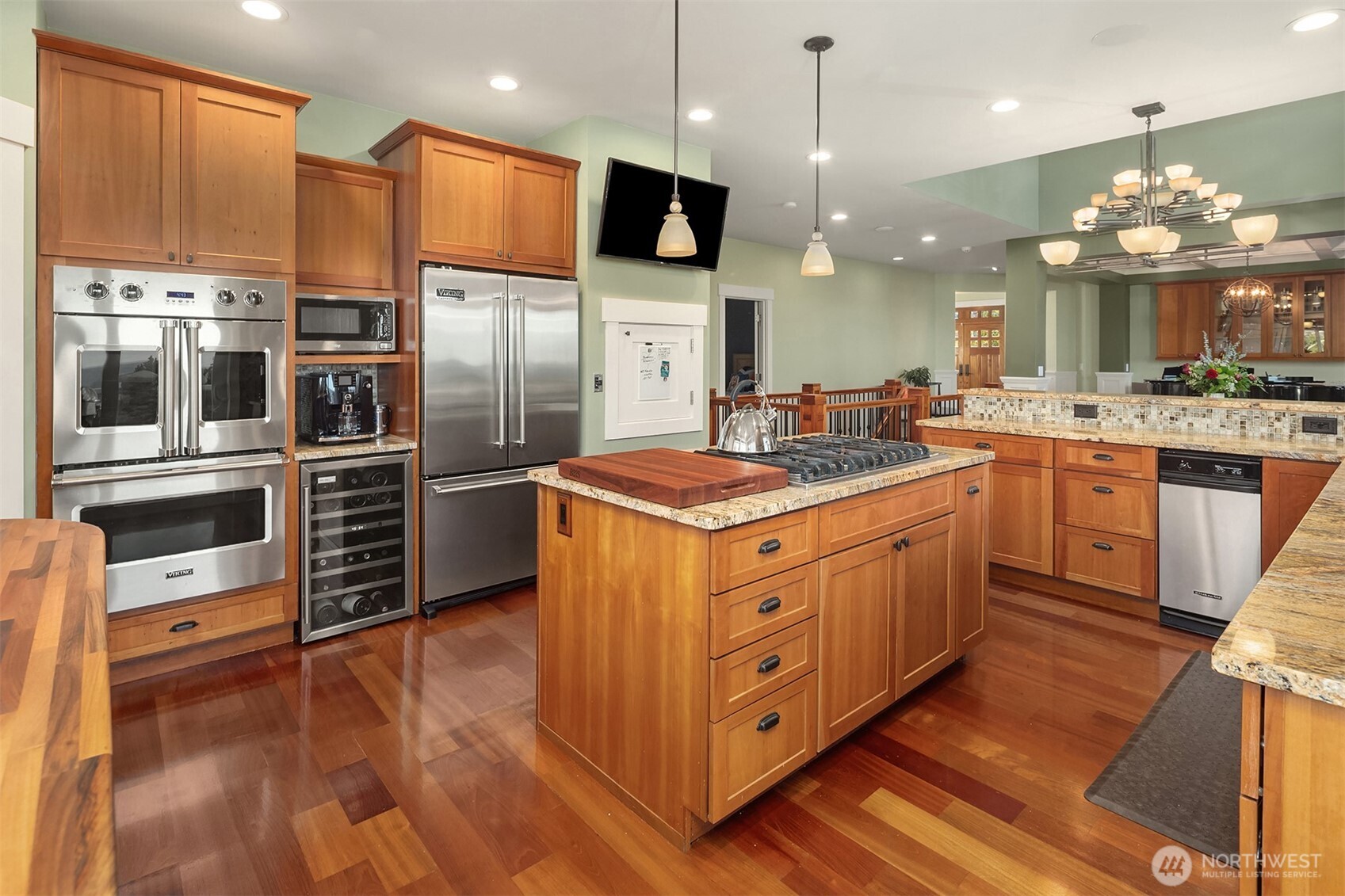 17003 Talbot Road Edmonds, WA 98026 - Photo 12 of 38