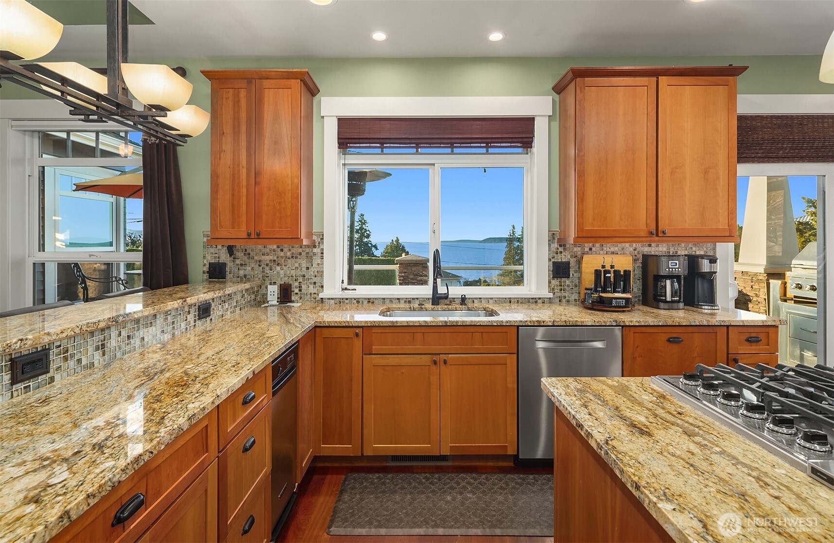 17003 Talbot Road Edmonds, WA 98026 - Photo 14 of 38