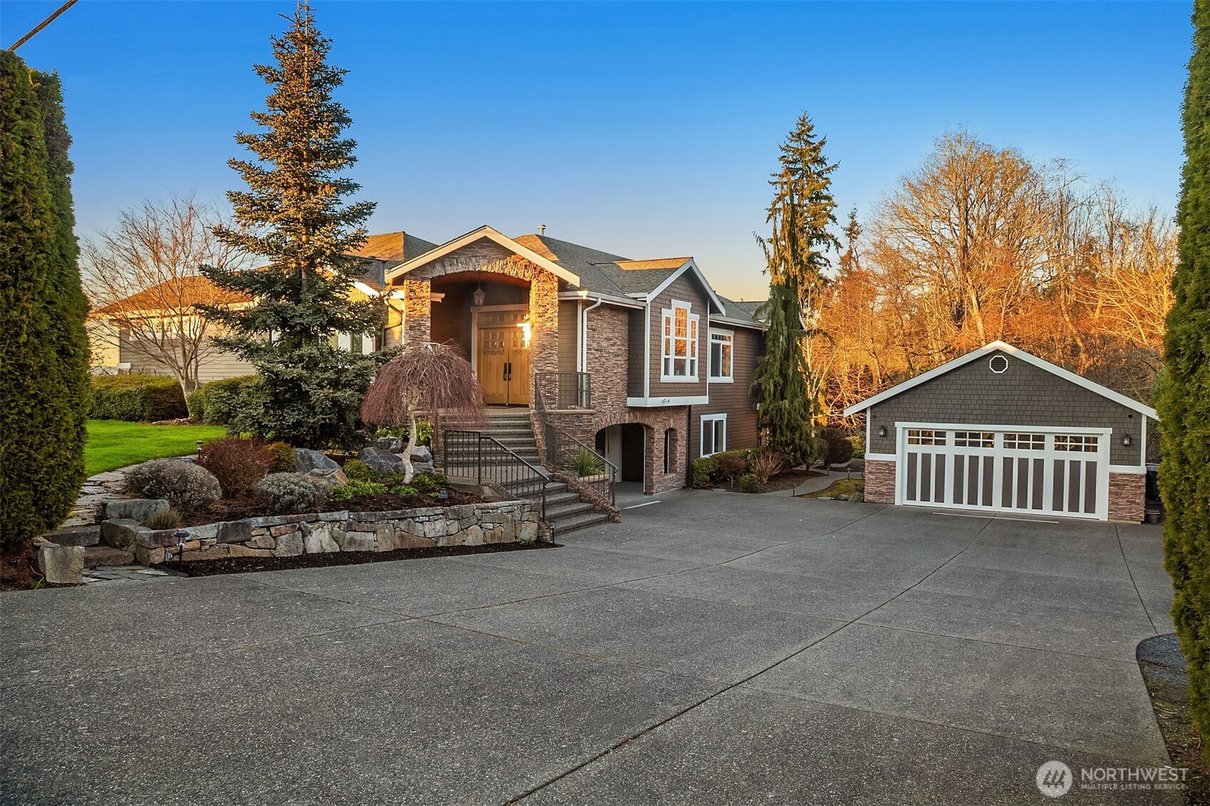 17003 Talbot Road Edmonds, WA 98026 - Photo 3 of 38