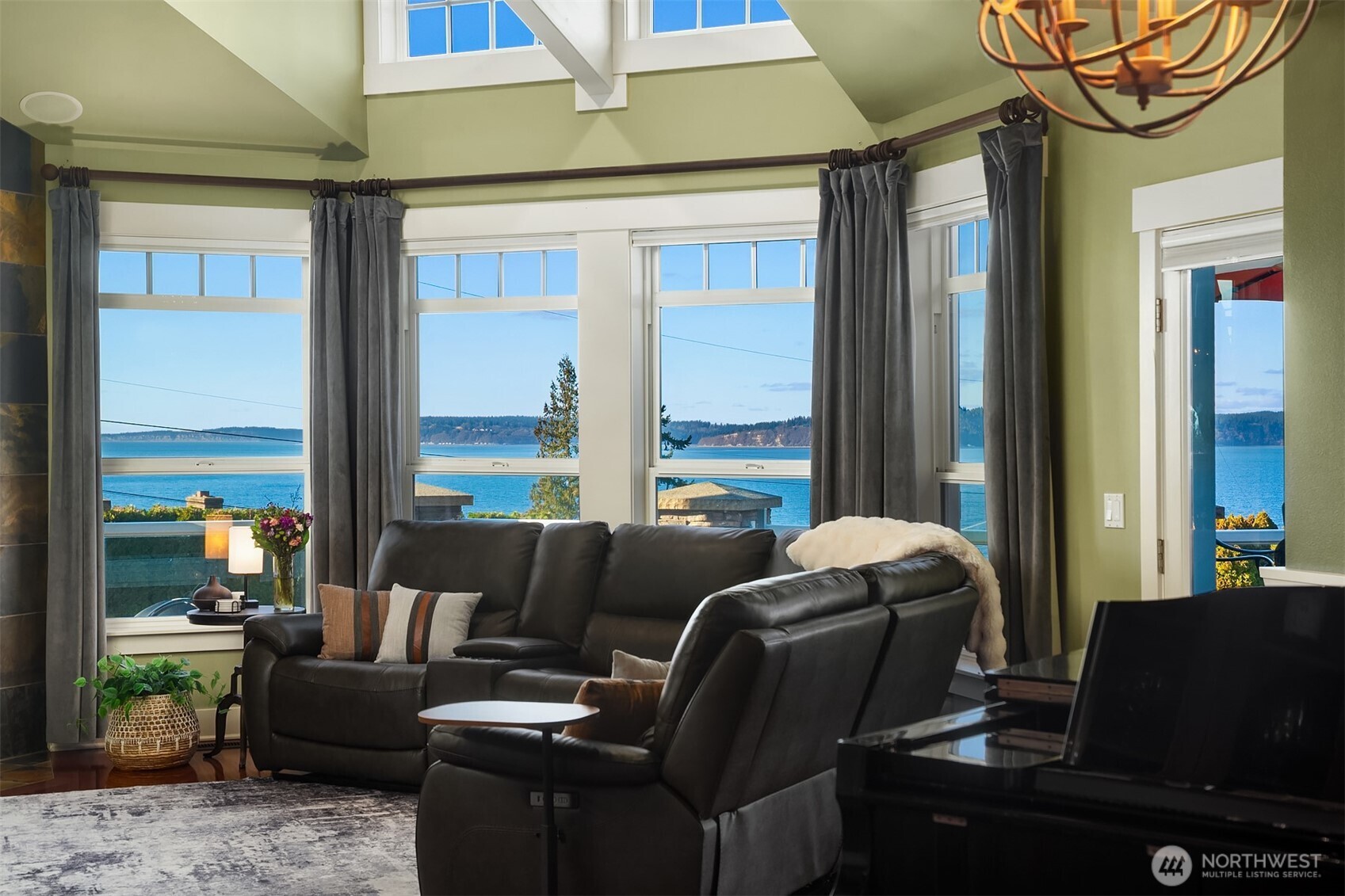 17003 Talbot Road Edmonds, WA 98026 - Photo 5 of 38